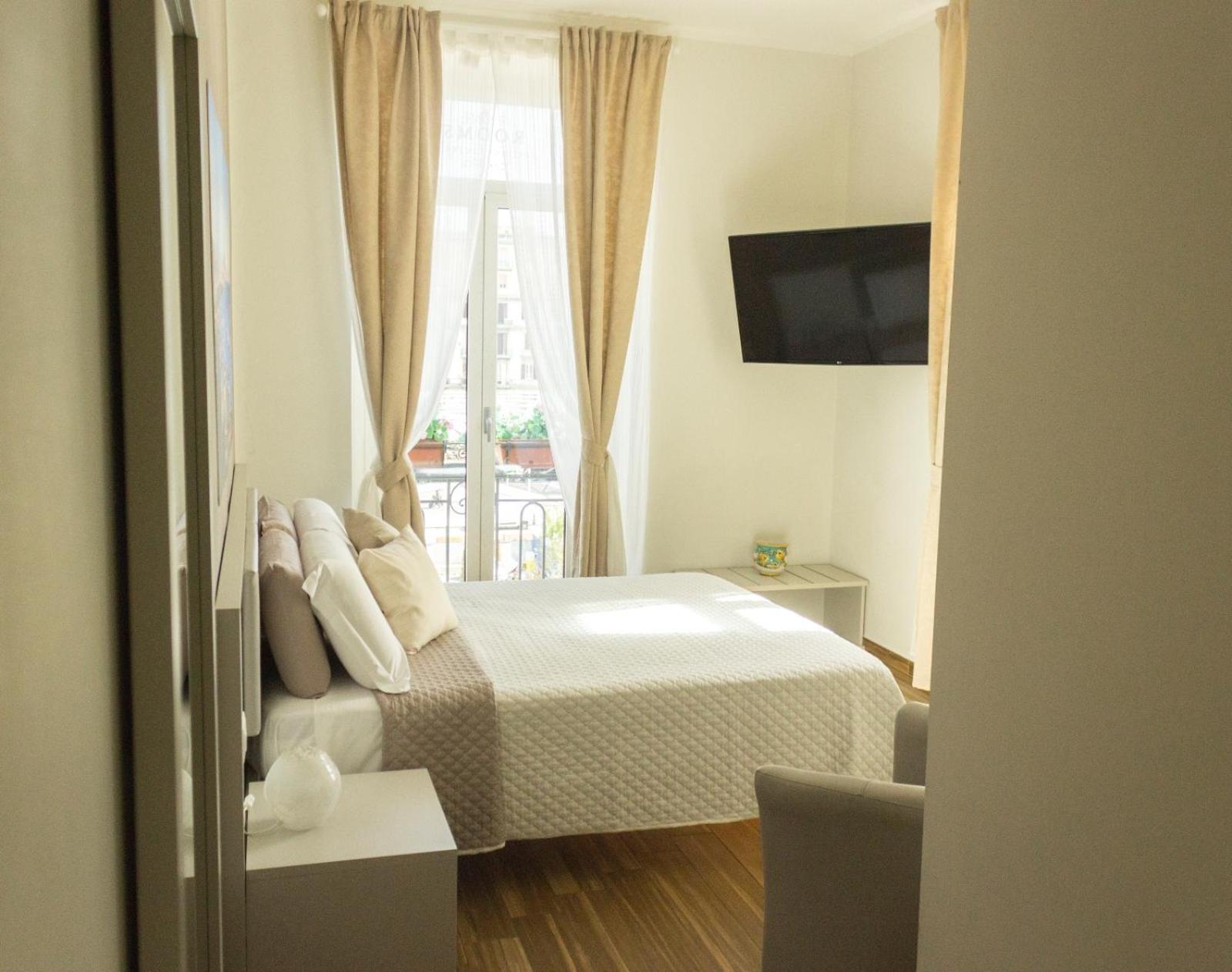 Rooms Stazione Centrale Neapel Rum bild